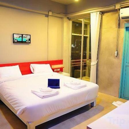 Oyo 292 The Oddy Hip Hotel Patong Exterior photo