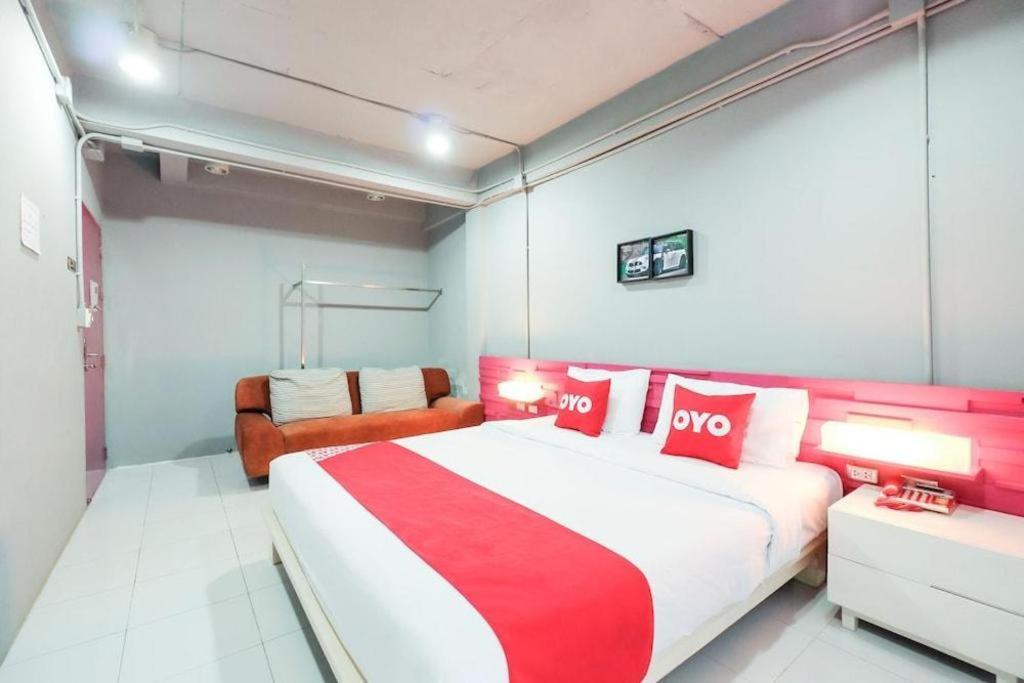 Oyo 292 The Oddy Hip Hotel Patong Exterior photo