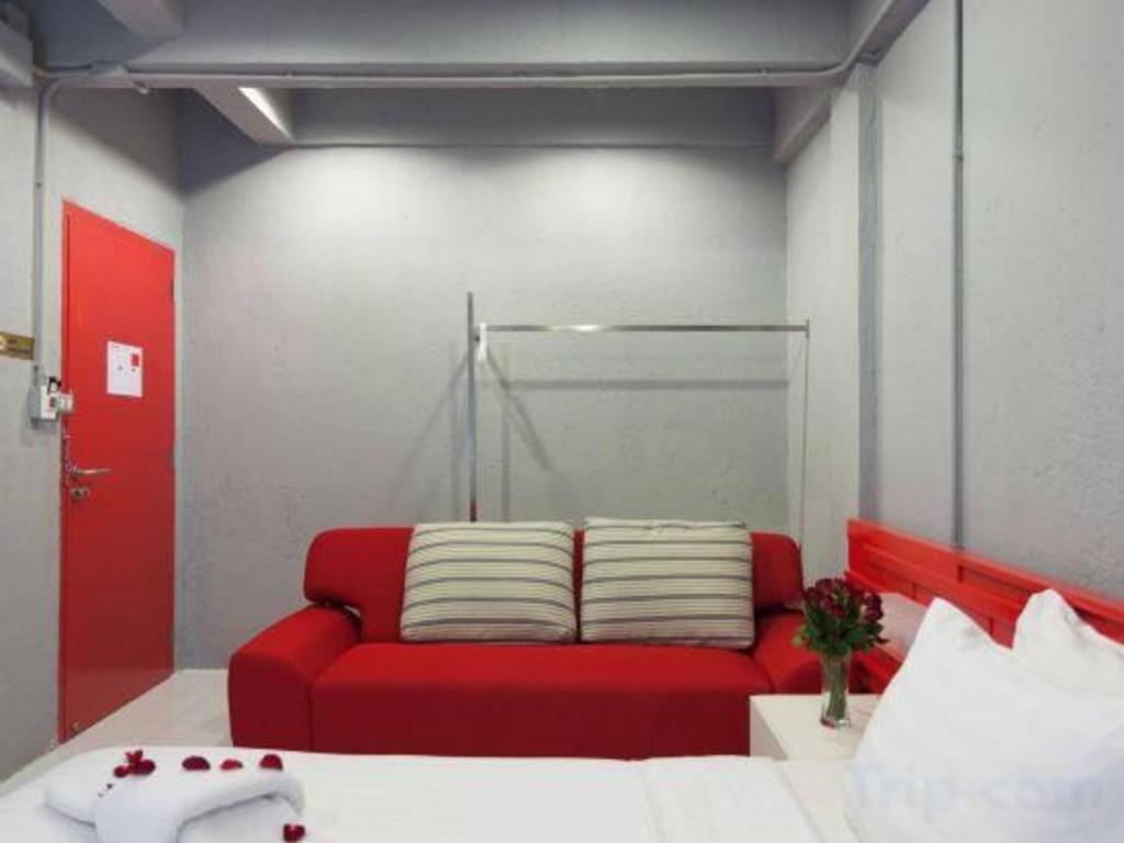 Oyo 292 The Oddy Hip Hotel Patong Exterior photo