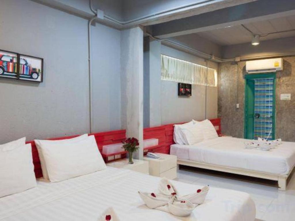 Oyo 292 The Oddy Hip Hotel Patong Exterior photo