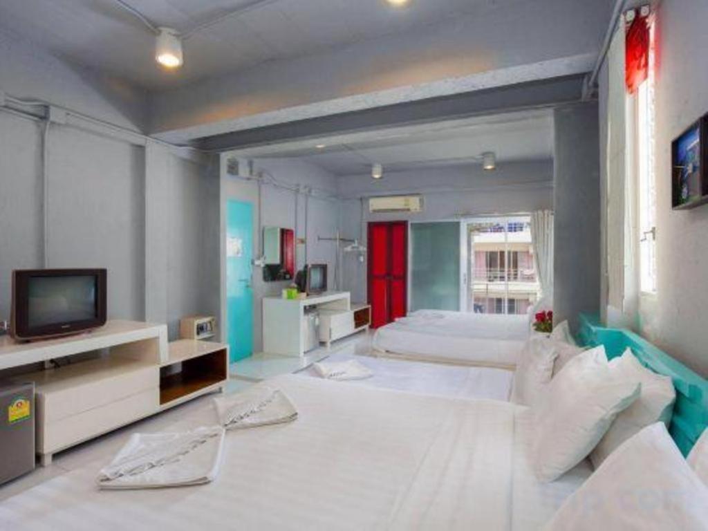 Oyo 292 The Oddy Hip Hotel Patong Exterior photo