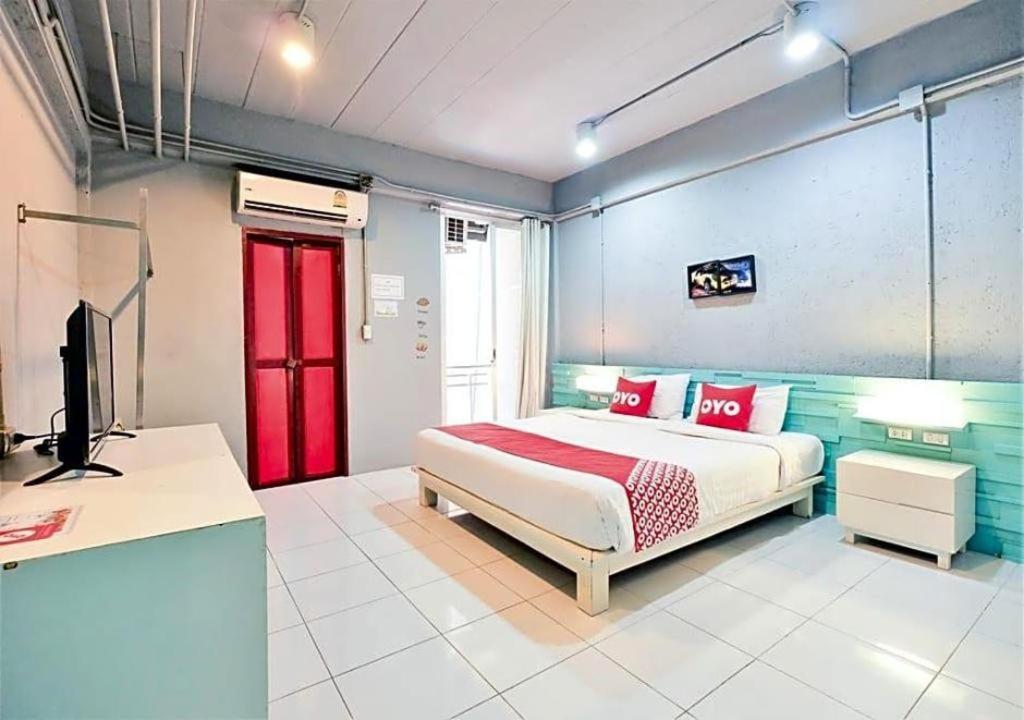 Oyo 292 The Oddy Hip Hotel Patong Exterior photo