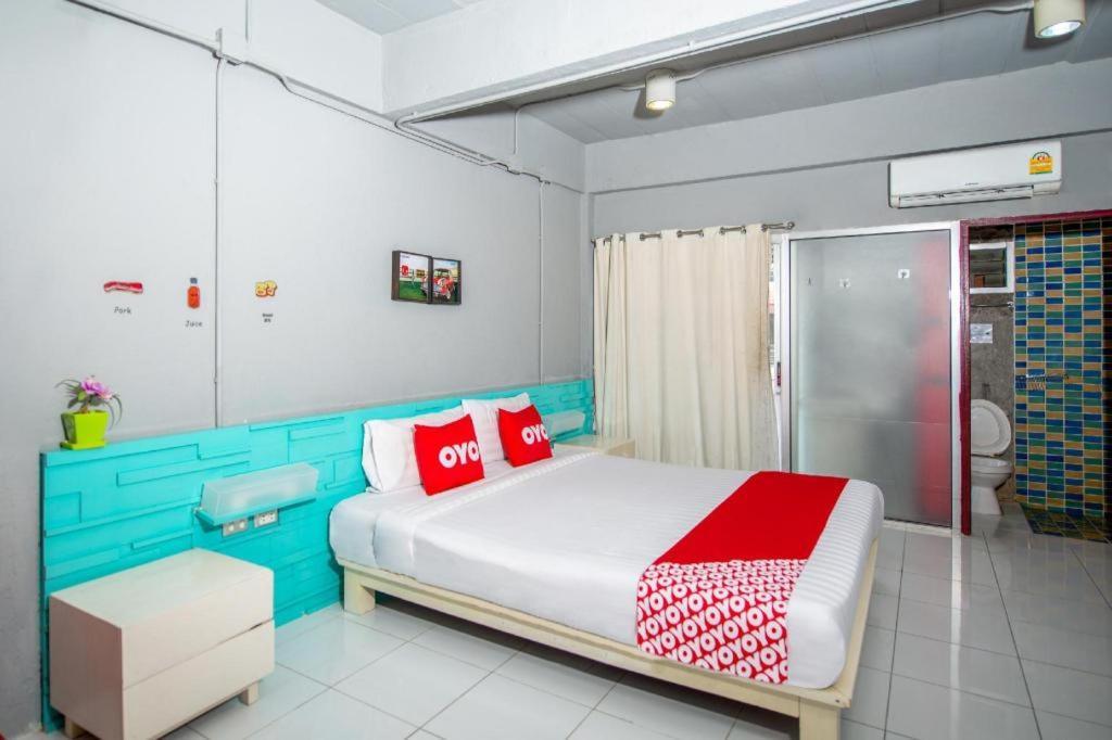 Oyo 292 The Oddy Hip Hotel Patong Exterior photo