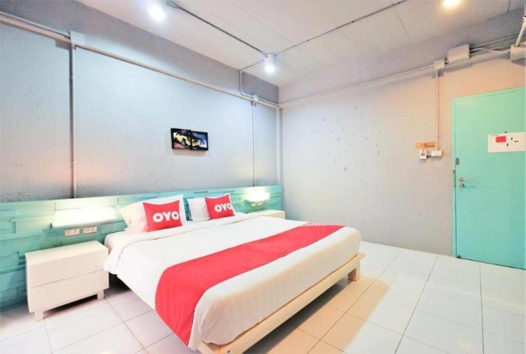 Oyo 292 The Oddy Hip Hotel Patong Exterior photo