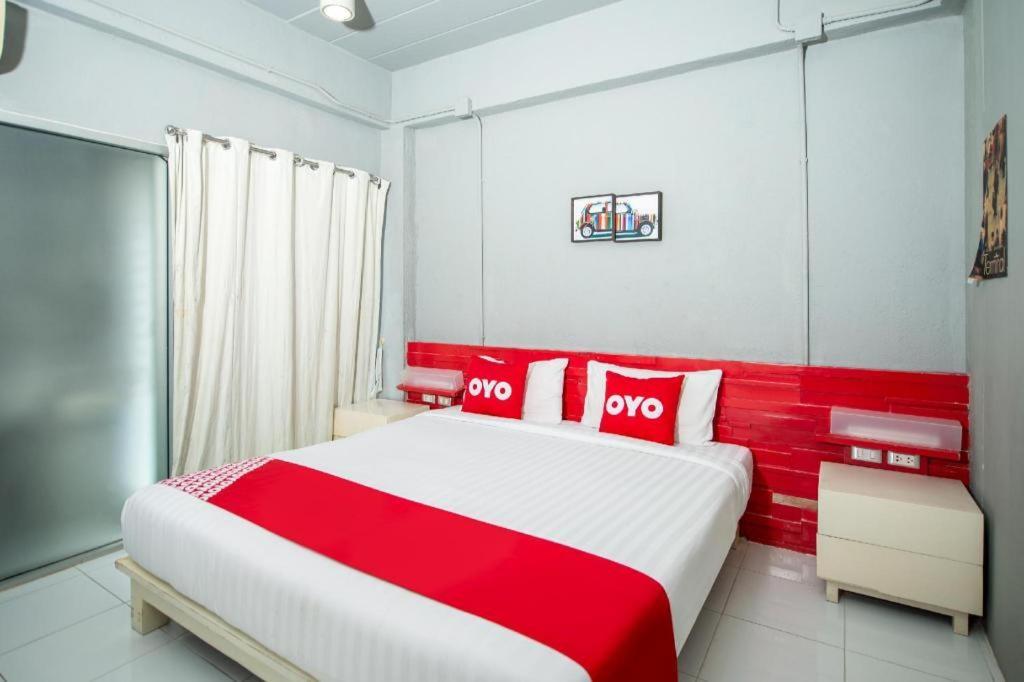 Oyo 292 The Oddy Hip Hotel Patong Exterior photo