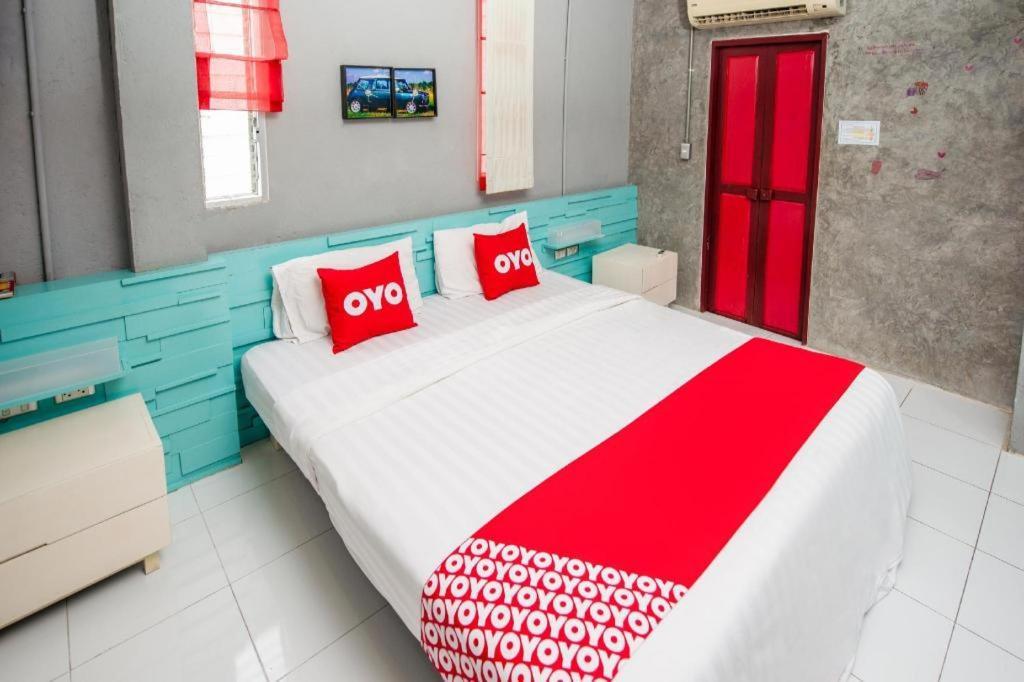 Oyo 292 The Oddy Hip Hotel Patong Exterior photo